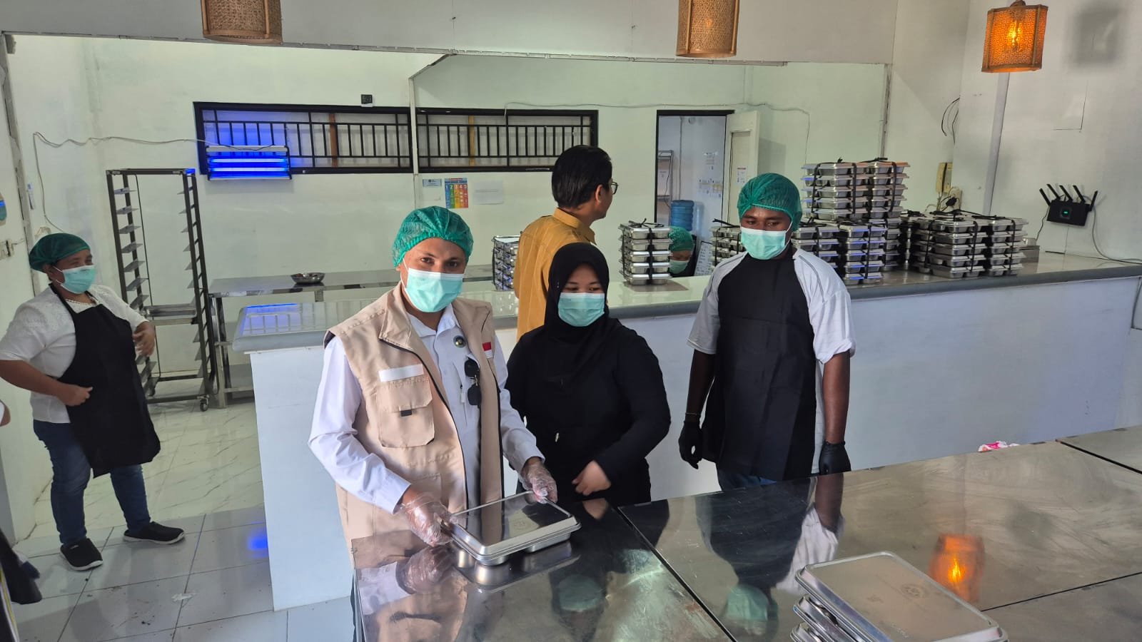 Insiden Kekerasan Warnai Program Makan Gratis Presiden, Layanan MBG di SMPN 4 Nabire Dialihkan