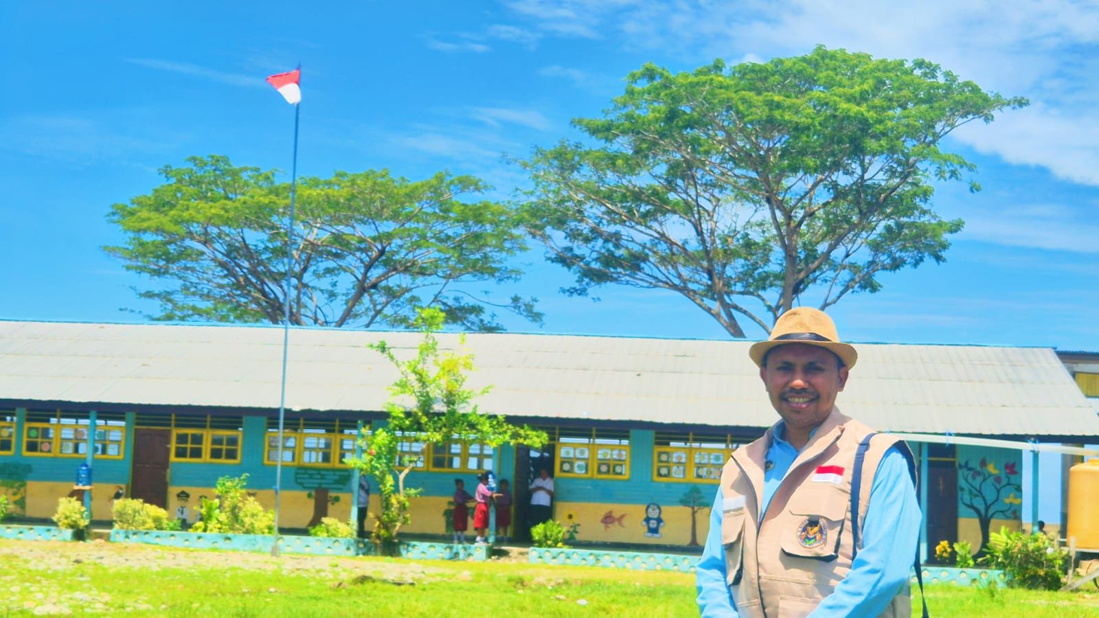 Turun ke Sekolah di Nabire, Marsel Asyerem Pastikan Program Makan Bergizi Gratis Siap Jalan