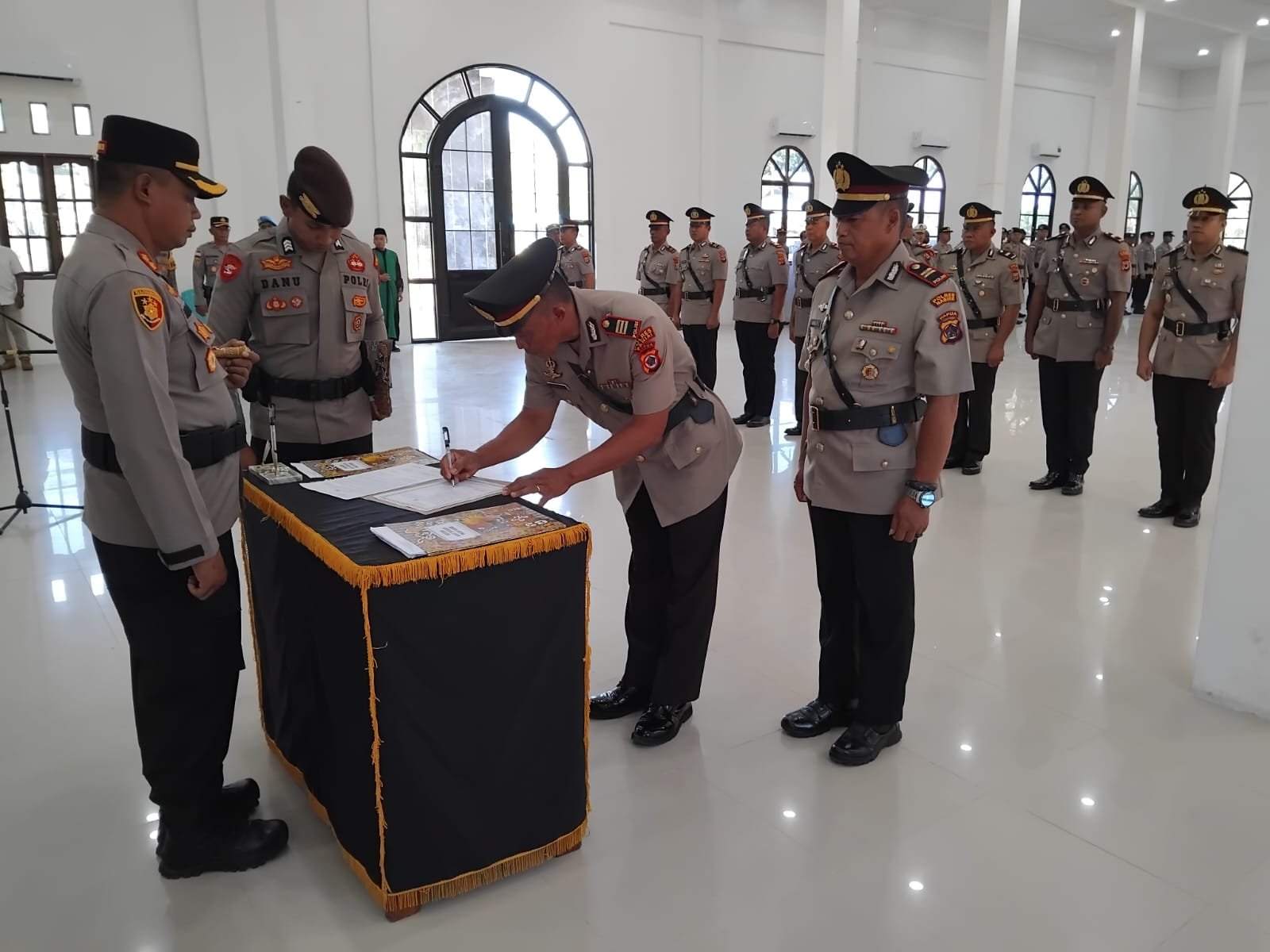 Polres Nabire Rombak Jajaran, Kapolres Tekankan Penguatan Pelayanan Publik