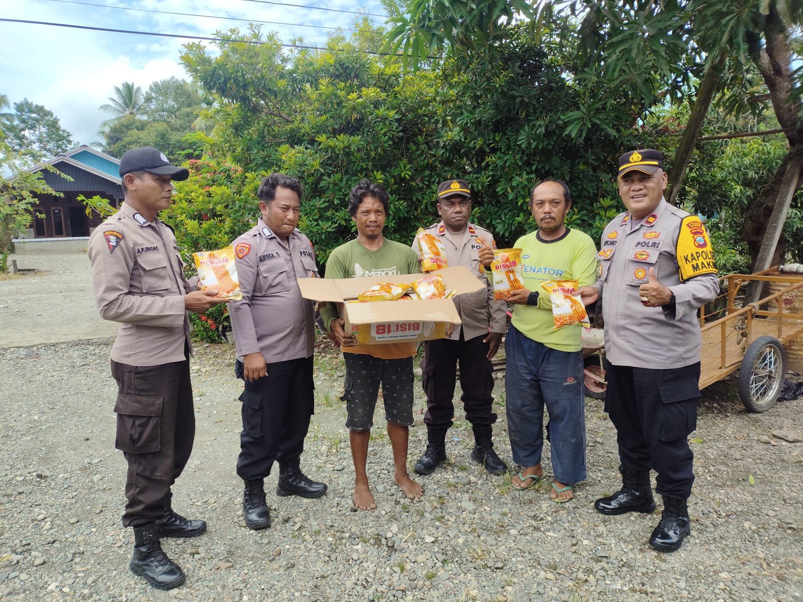 Karo SDM Polda Papua Tengah Turun Langsung ke Makimi, Lewat Kehadiran Polsek Makimi / Polres Nabire, Serahkan 24 Pack Bibit Jagung dan Gandeng Bulog Cek Kadar Air Hasil Panen