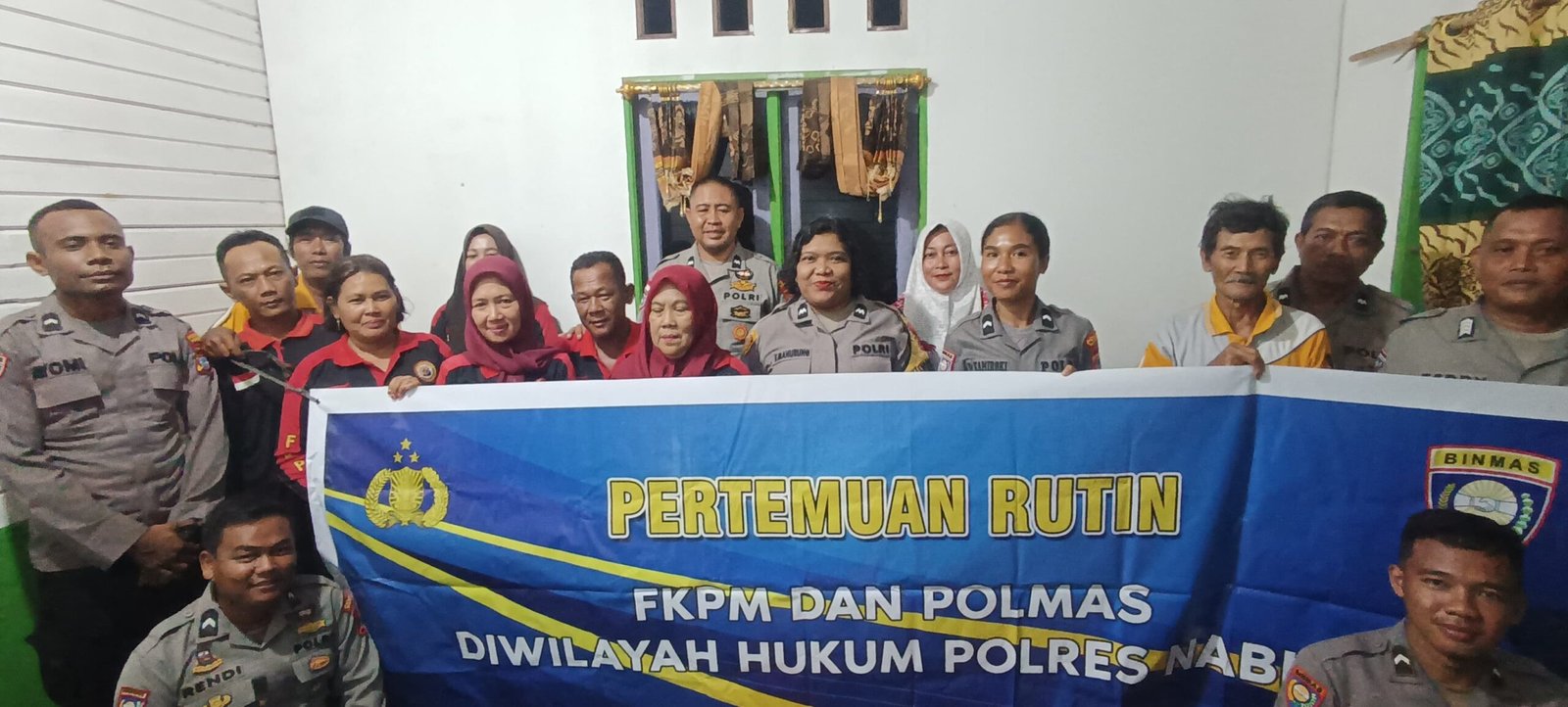 Binmas Polres Nabire Turun Malam, FKPM Kalisemen Sepakat Aktifkan Siskamling dan Minta Pengamanan Tarawih