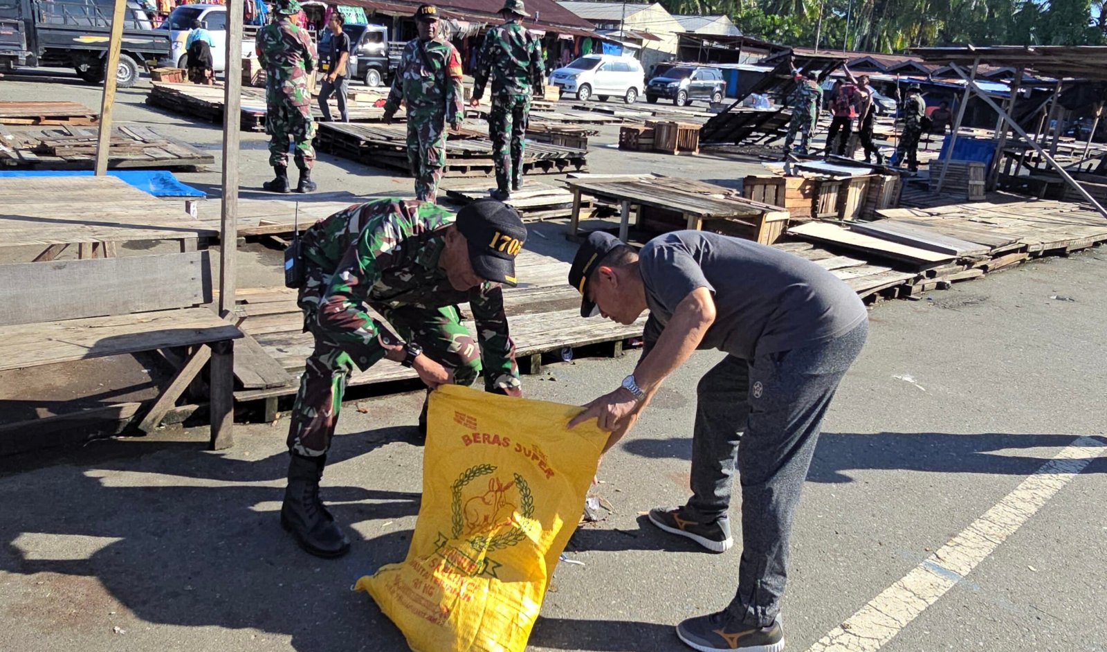 Kasdim 1705/Nabire Tegaskan Jumat Bersih di Kalibobo Bukan Seremonial, Pemkab: Ibu Kota Provinsi Harus Bebas Sampah
