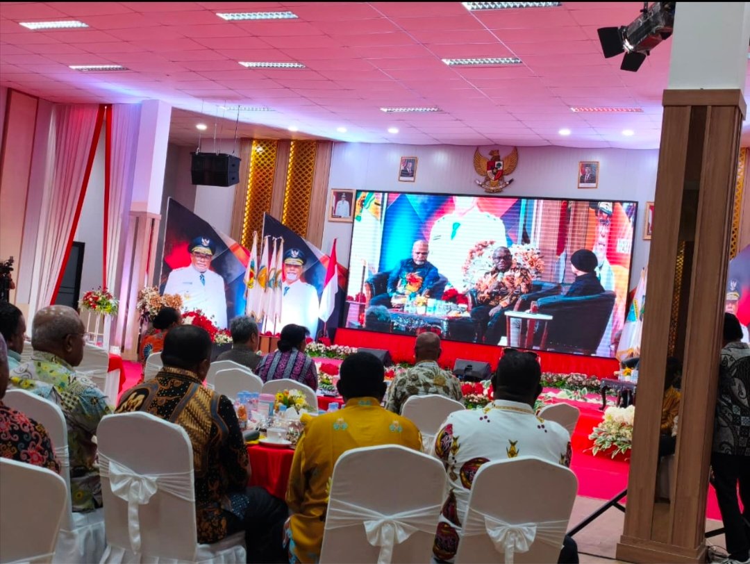 Satu Tahun Meki–Denias: Dari Ballroom Papua Tengah, Janji Pendidikan Gratis Digelorakan