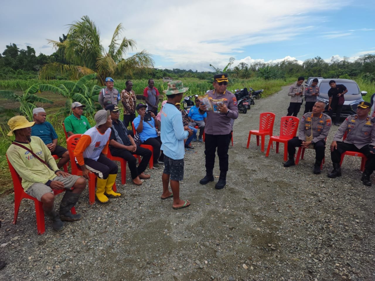 Polda Papua Tengah Tanam Jagung Serentak di Nabire, Petani Sekaligus Curhat Soal Panen Belum Diserap Bulog