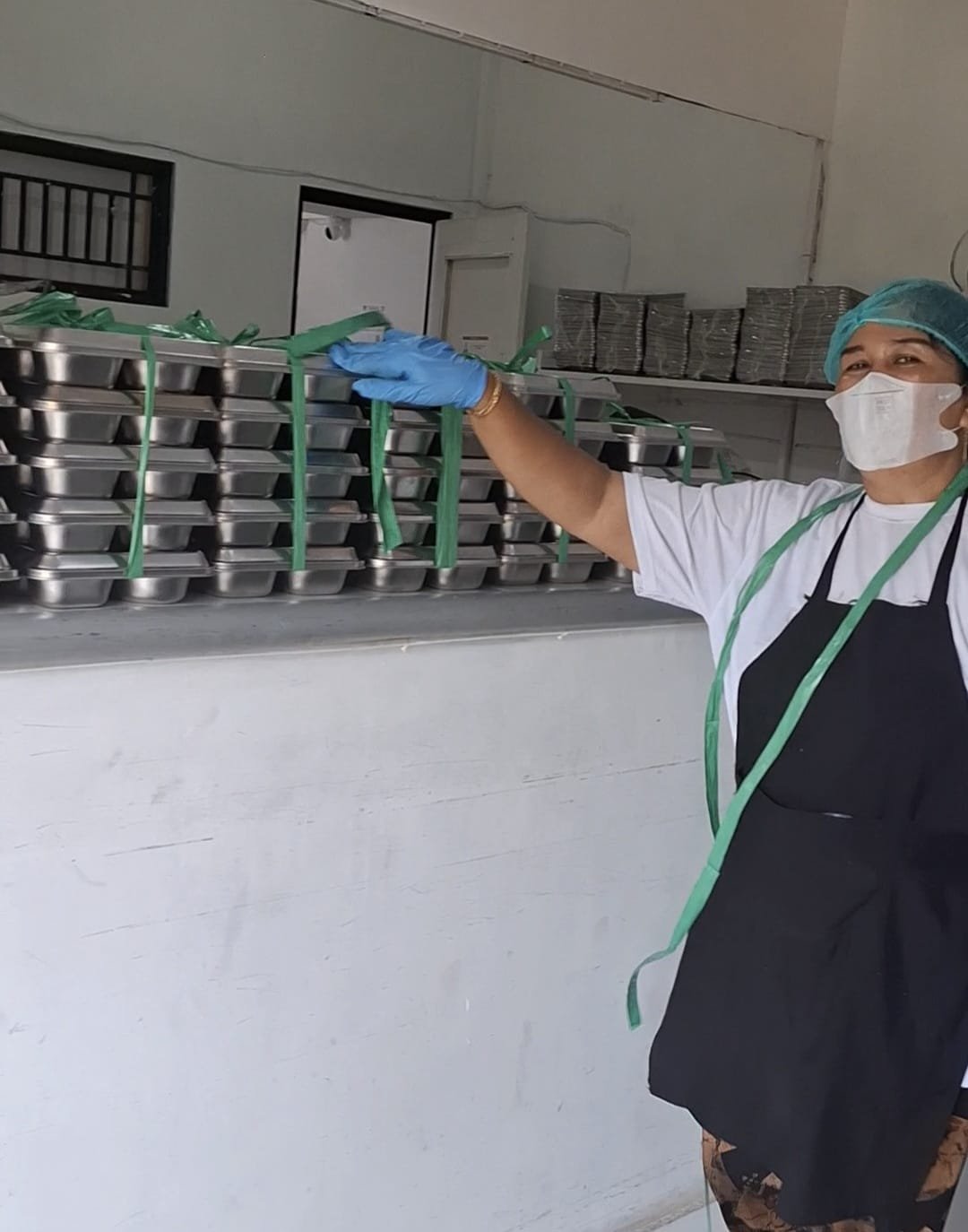 Sederhana Tapi Krusial, Tim Dapur SPPG Kalisusu 002 Nabire. Hitung Kotak Makanan Sebelum Dibagikan