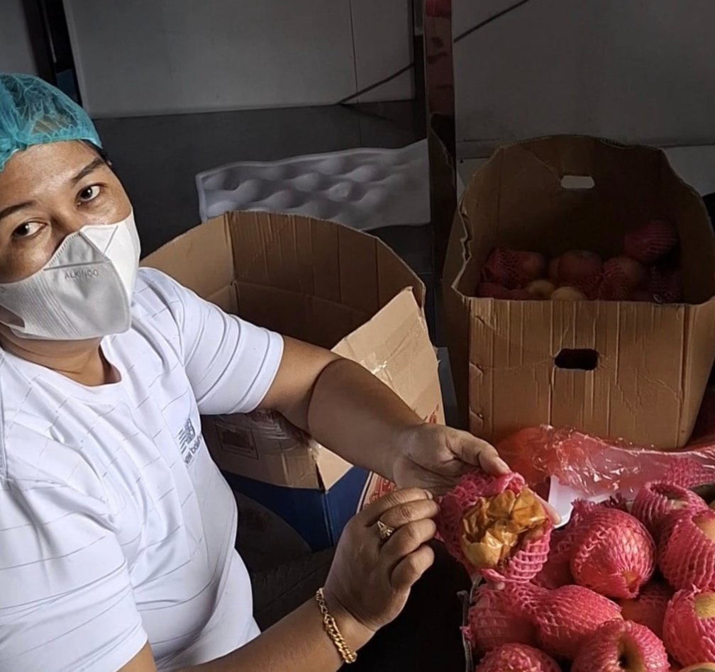 SPPG Kalisusu 002 Perketat Sortir Buah Program MBG, Hanya yang Segar dan Layak Sampai ke Siswa