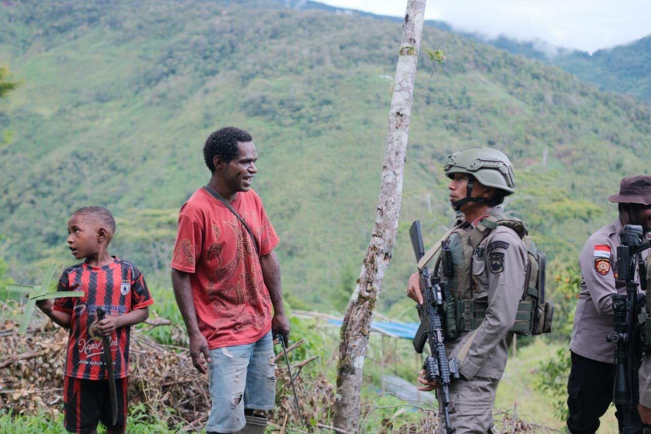 Pendekatan Humanis di Papua Menguat, Satgas Damai Cartenz Turun Langsung Dengarkan Suara Warga Kiwirok
