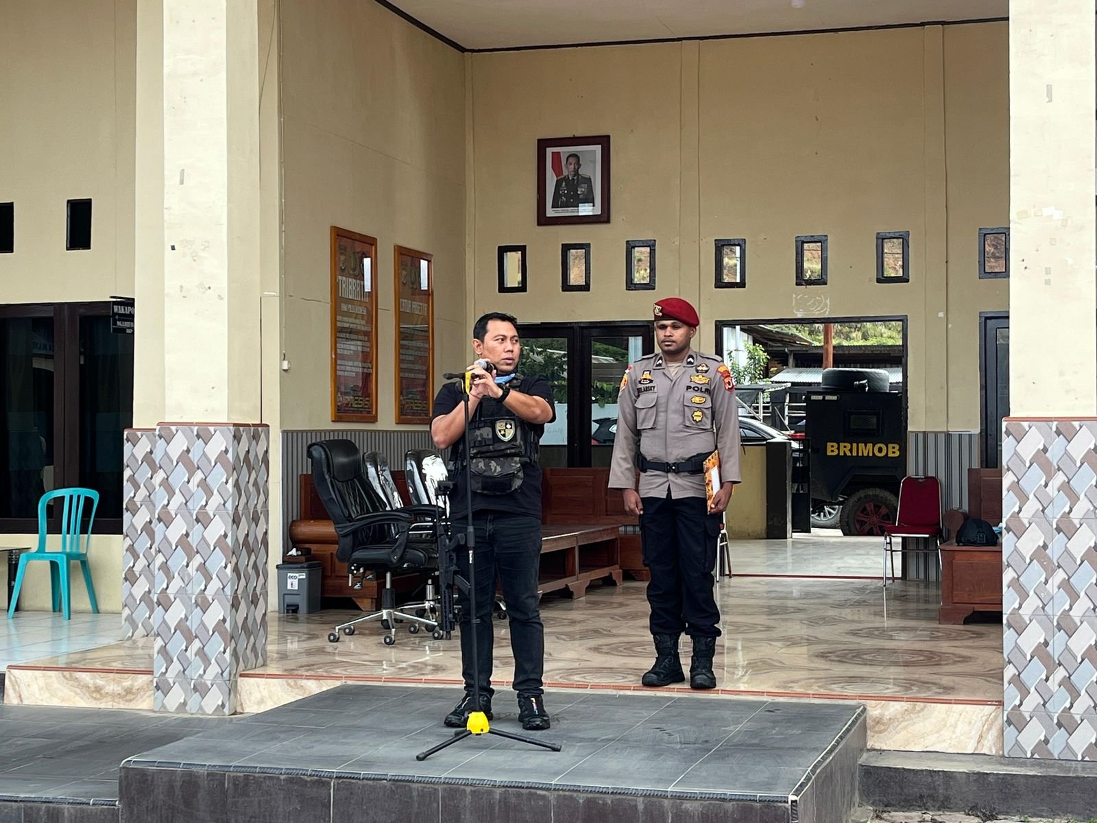 Patroli Jalan Kaki Kapolres Dogiyai Jadi Sinyal Kuat: Situasi Berangsur Aman, Warga Kembali Beraktivitas Normal