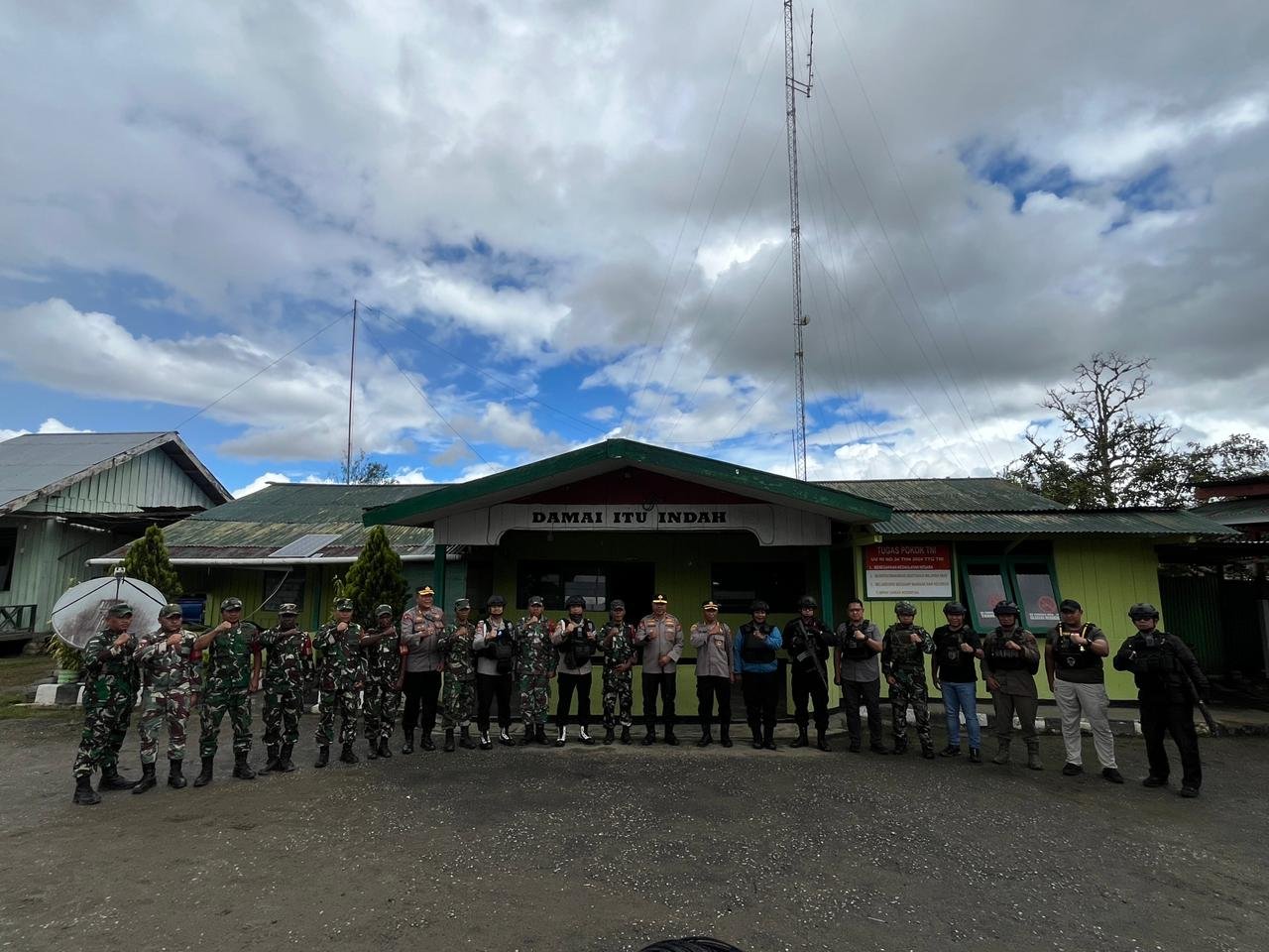 Panas! Kapolda Papua Tengah Turun Langsung ke Dogiyai, Perkuat Soliditas TNI-Polri di Wilayah Rawan