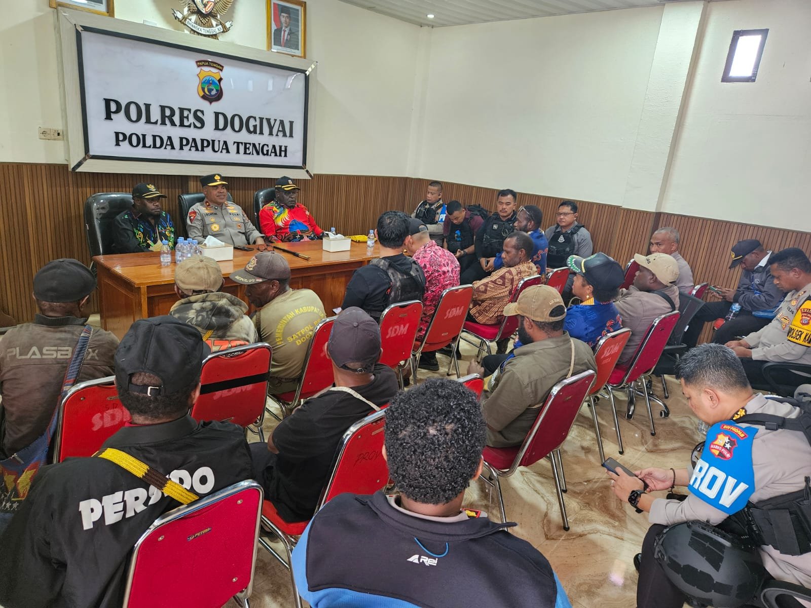 Membara di Dogiyai: Kapolda Papua Tengah Turun Tangan, Bongkar Kericuhan hingga Tuntas
