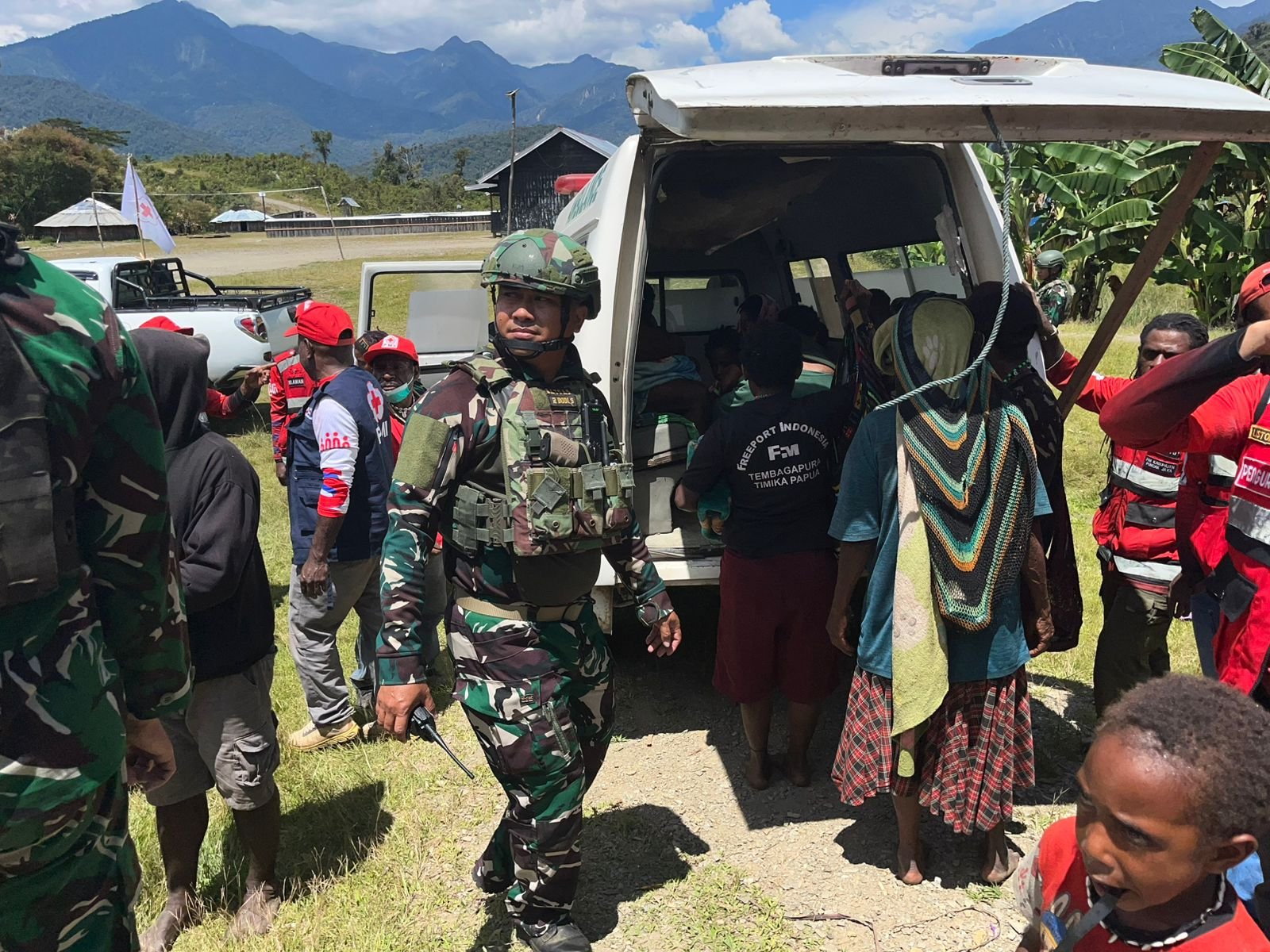 “OPM Mengganas di Puncak: Warga Sipil Jadi Korban, Anak-Anak Tertembak & Masyarakat Berbondong Cari Perlindungan ke TNI”