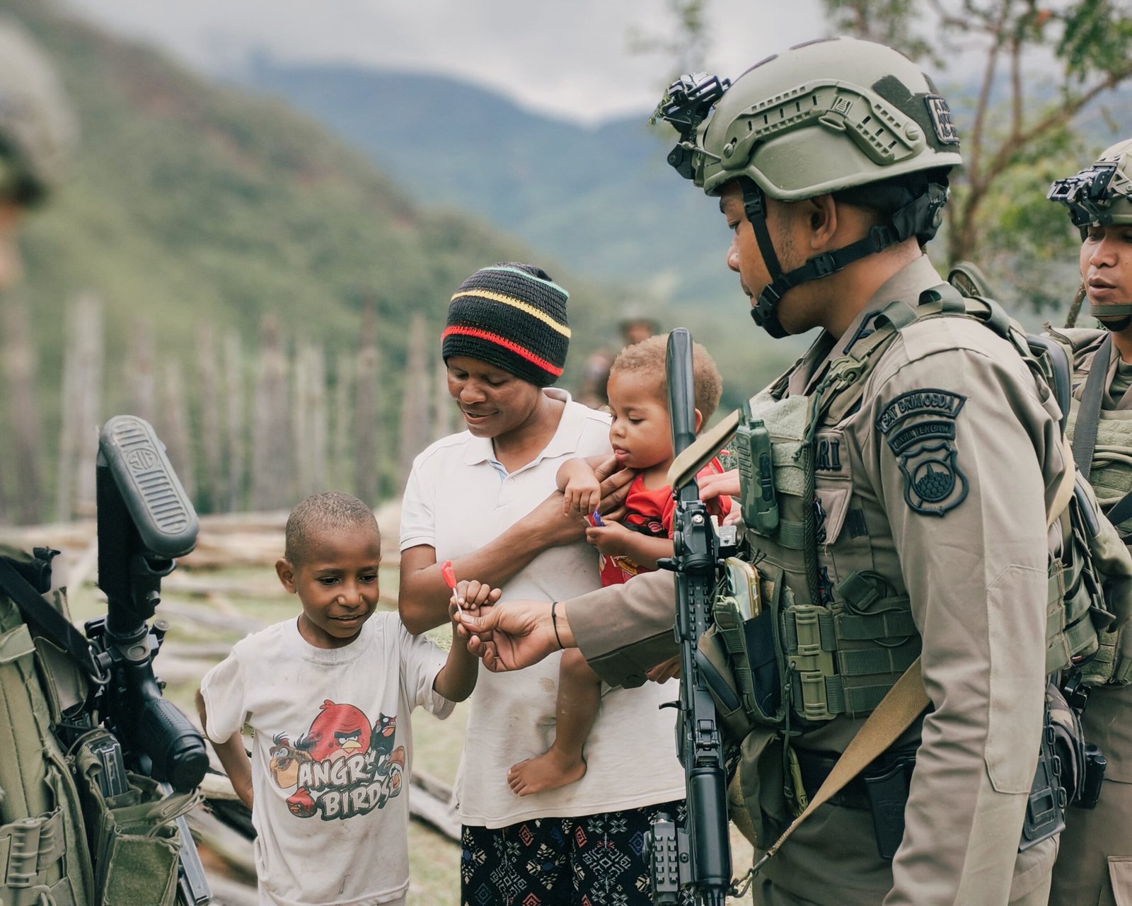 Patroli Humanis di Kiwirok: Satgas Damai Cartenz Rangkul Warga, Bangun Kepercayaan di Tanah Papua