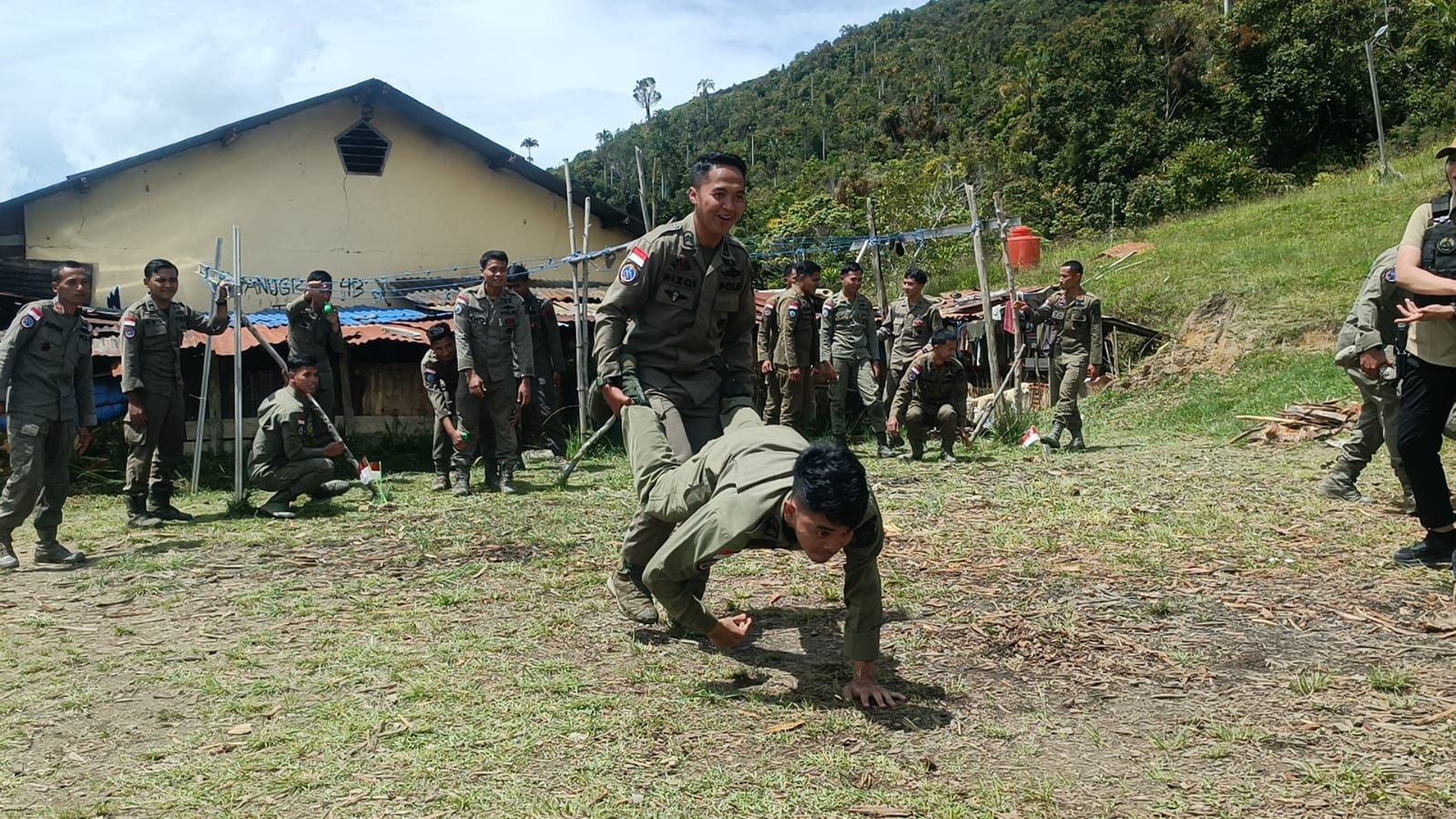 “Mental Pasukan di Ujung Papua Dijaga Ketat, Satgas Damai Cartenz Turunkan Tim Psikologi ke Kiwirok”