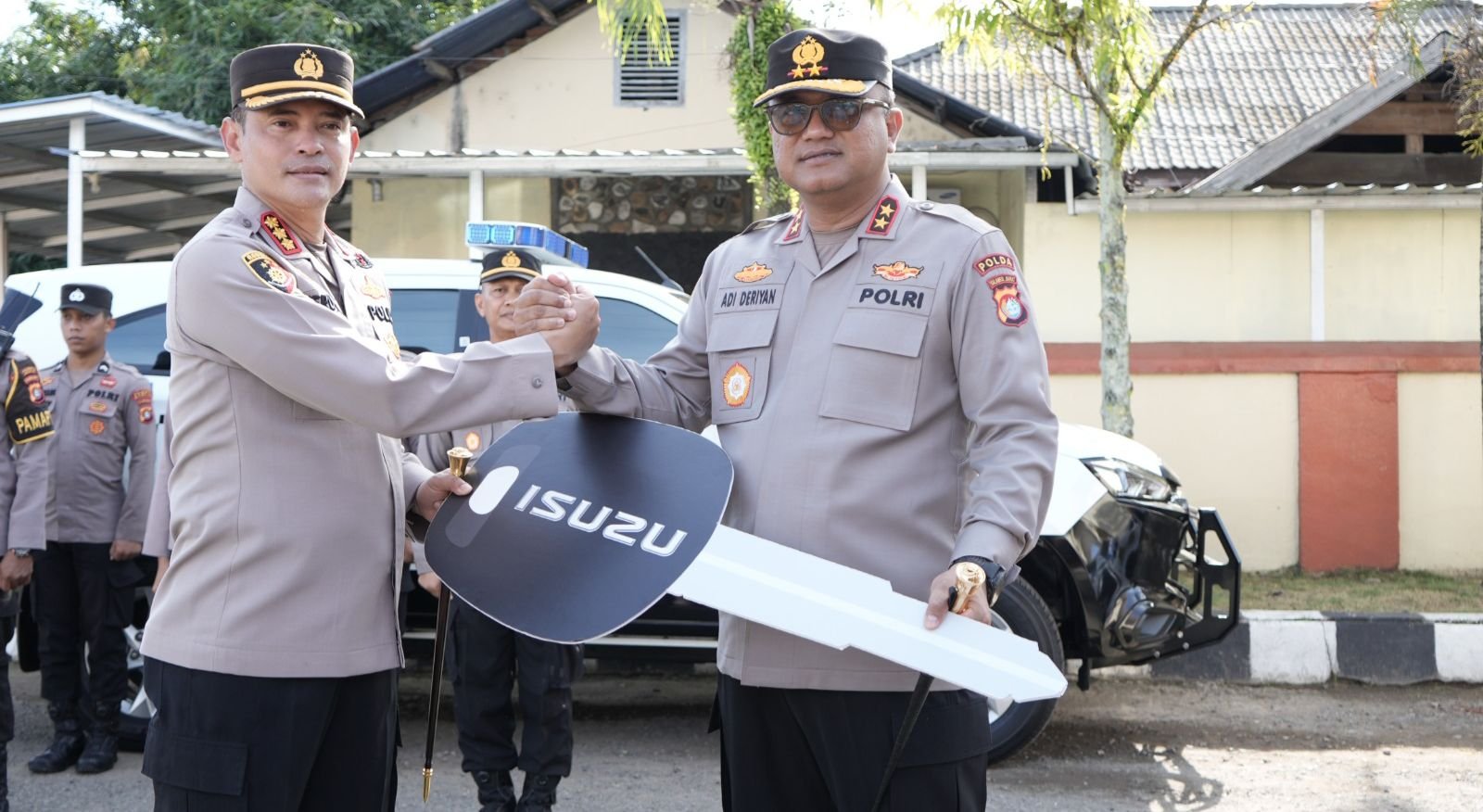 Kapolda Sulbar Turun Tangan ke Mamuju, Serahkan Mobil Pamapta untuk Respons Cepat Aduan Warga