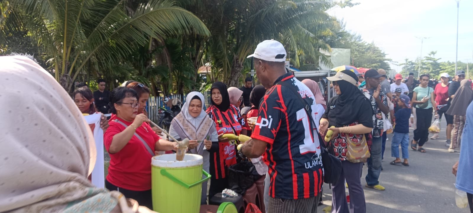 SOKSI Papua Bikin Heboh di CFD Holtekamp! Ribuan Warga Serbu Jalan Sehat dan Snack Gratis Sambut HUT Ke-66