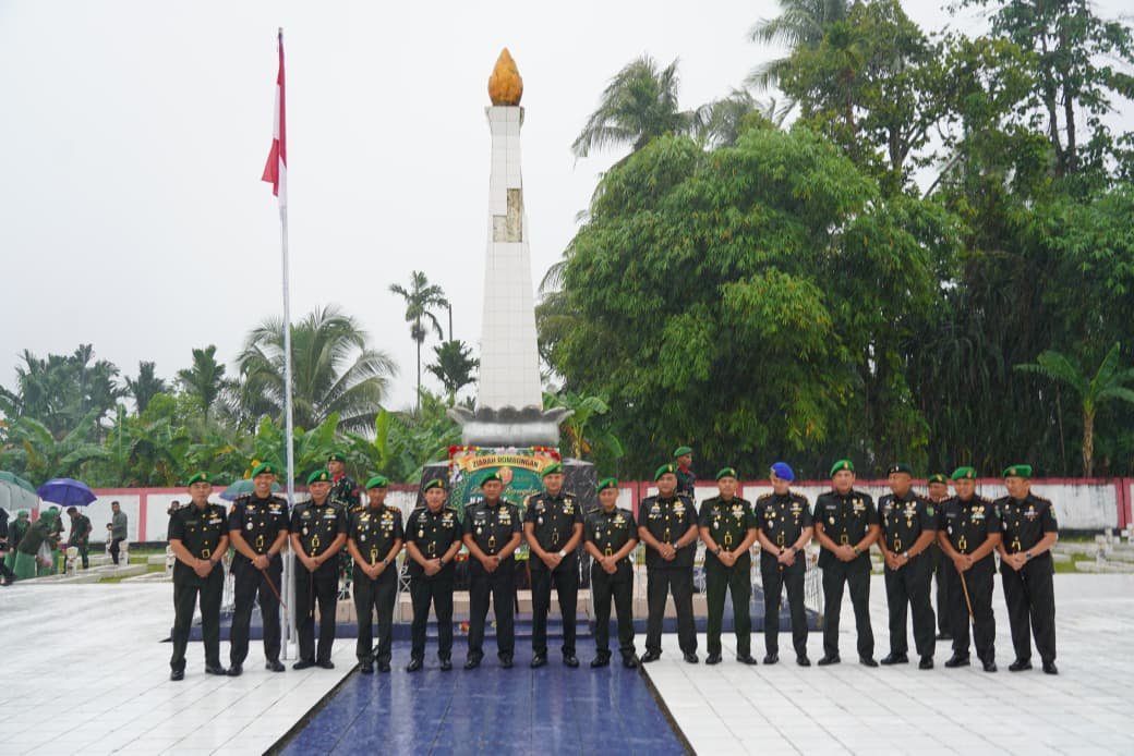 HUT Kodam XVII/Cenderawasih 2026, Prajurit TNI Ziarah ke TMP Nabire: Tabur Bunga hingga Pesan Jaga Papua Tetap Aman