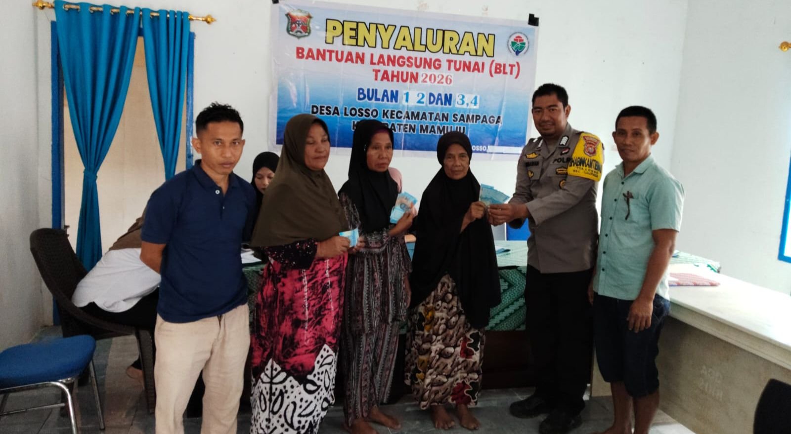 BLT Dana Desa Cair di Mamuju, Polisi Kawal Ketat Penyaluran: Warga Lega, Bantuan Dipastikan Tepat Sasaran