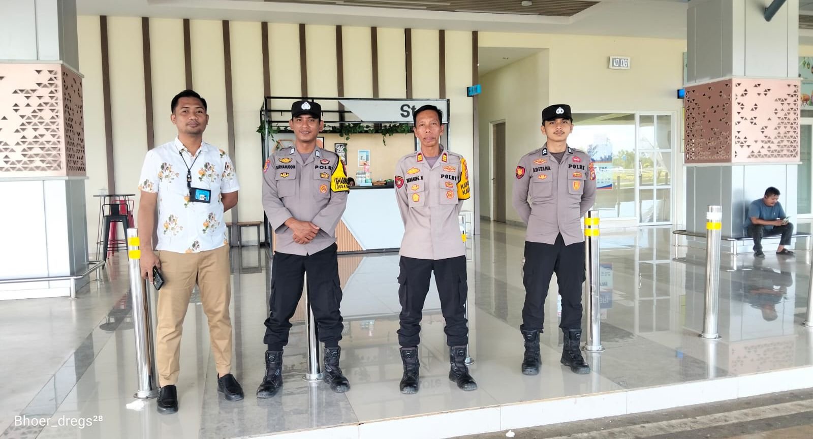 Polisi Siaga Ketat di Bandara Tampa Padang, 207 Penumpang Hilir Mudik Mamuju–Makassar Dijaga Full Personel