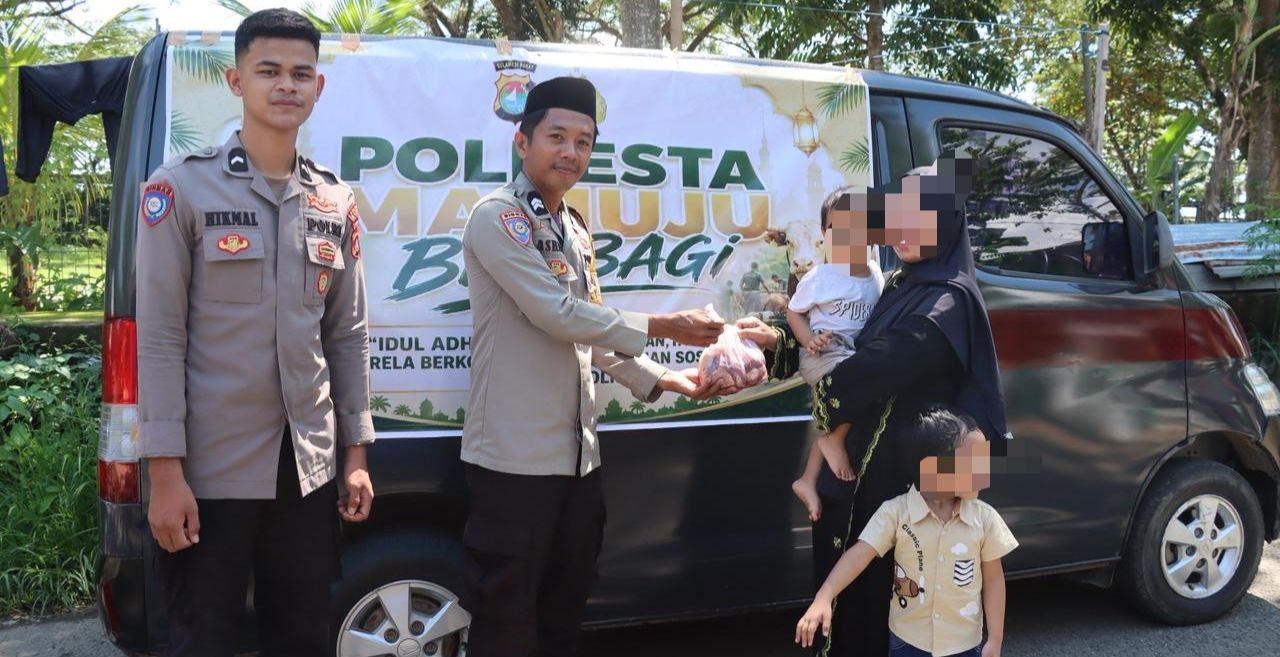 “Door to Door Bagi Daging Kurban, Cara Humanis Polresta Mamuju Rayakan Idul Adha 1447 H”
