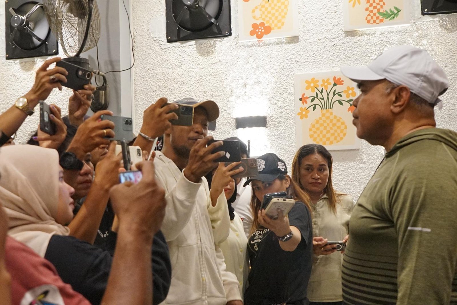 Kapolda Papua Tengah Gelar Sharing Session Bersama Rekan Media di Caffe Aiman Nabire