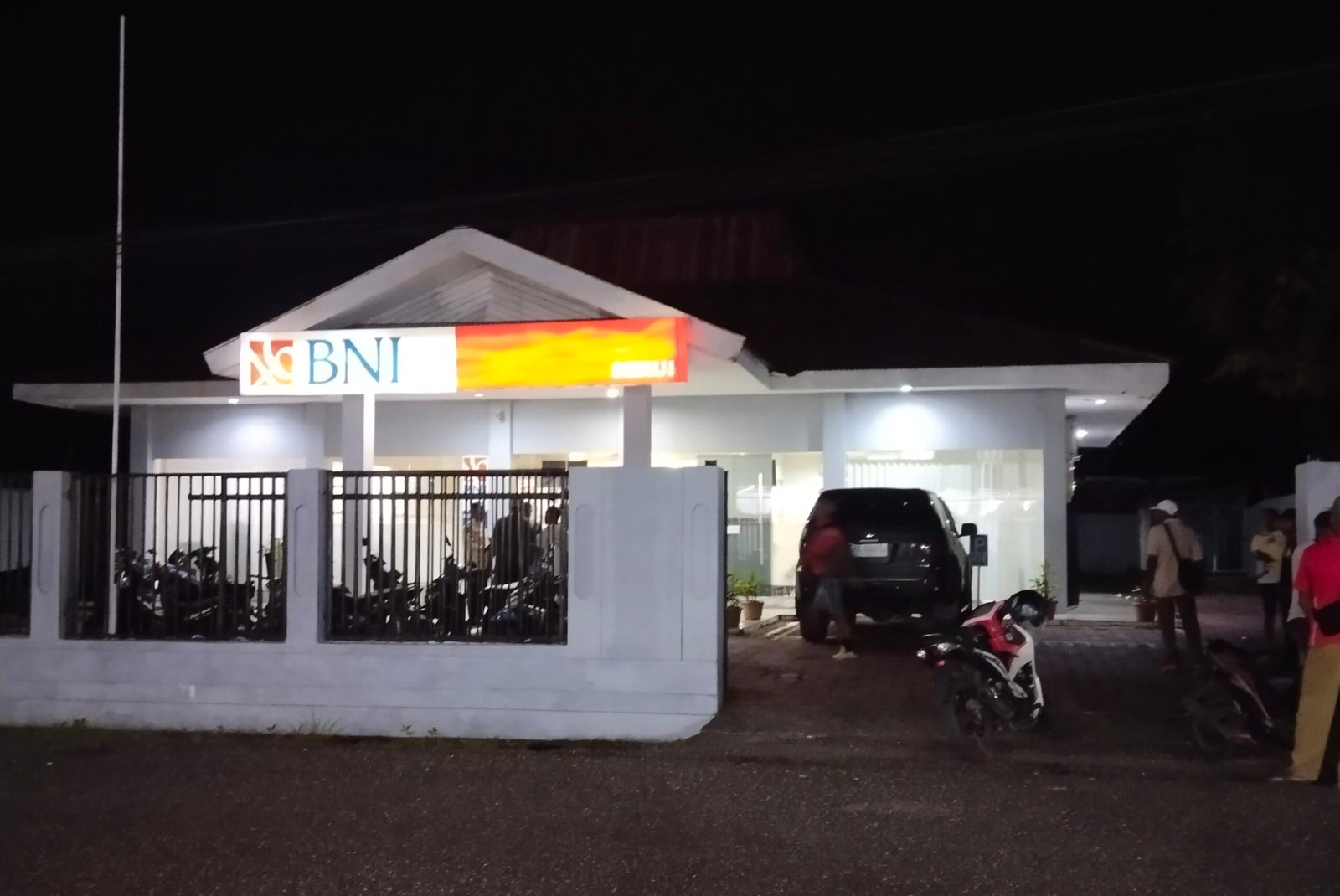 “Amuk di Bank BNI, 124 ASN Dinas Pertanian Yapen, Pertanyakan TPB 5 Bulan Kapan Terbayarkan: ‘Kami Harus Kasih Makan Anak Istri Pak!’”