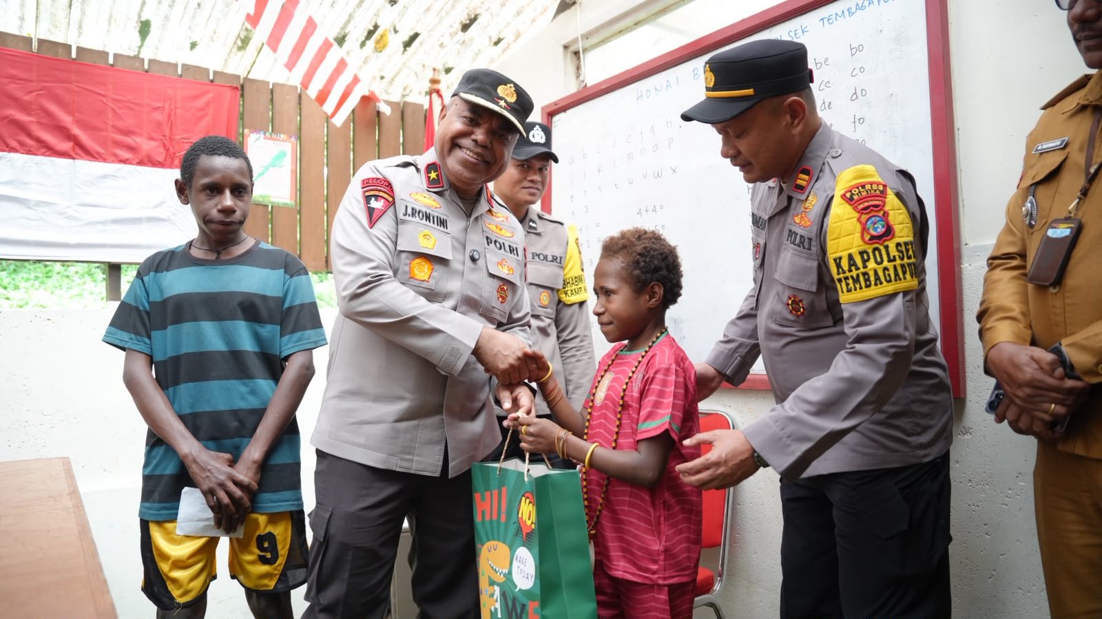 Dari Honai Sederhana, Anak-Anak Papua Menantang Negara: Kapan Kami Punya Sekolah yang Layak?