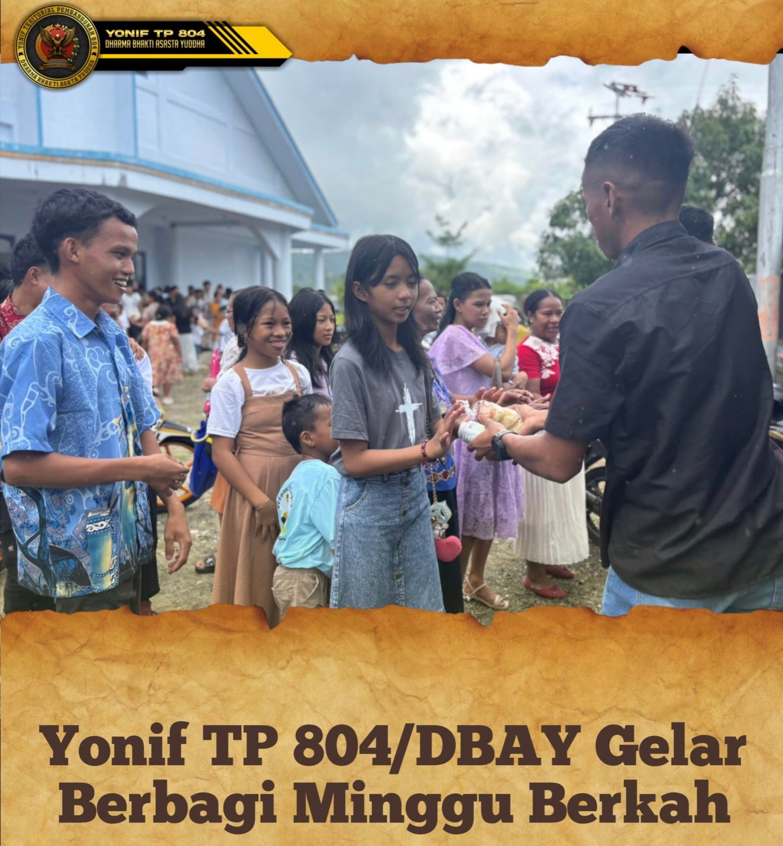 Usai Ibadah Minggu, Aksi Prajurit Yonif TP 804/DBAY Bikin Haru Jemaat Kristus Ajaib Kimi: Susu dan Biskuit Dibagikan, Kebersamaan Menghangatkan Di Papua Tengah