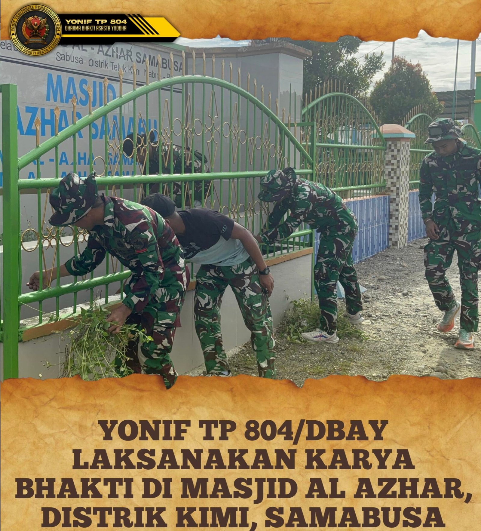 Jelang Salat Jumat, Aksi Prajurit Yonif TP 804/DBAY Bersihkan Masjid Al Azhar di Nabire Jadi Sorotan, Warga Terharu Melihat Wujud Nyata Kemanunggalan TNI dengan Rakyat